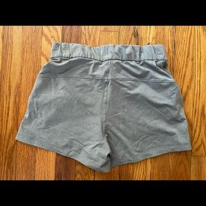 On the fly short size 4